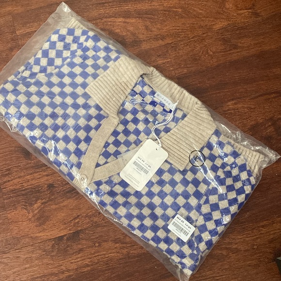 Checkered sweater!!💙 - Picture 10 of 10